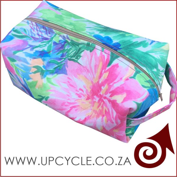 Upcycled billboard Utility bags - Image 4